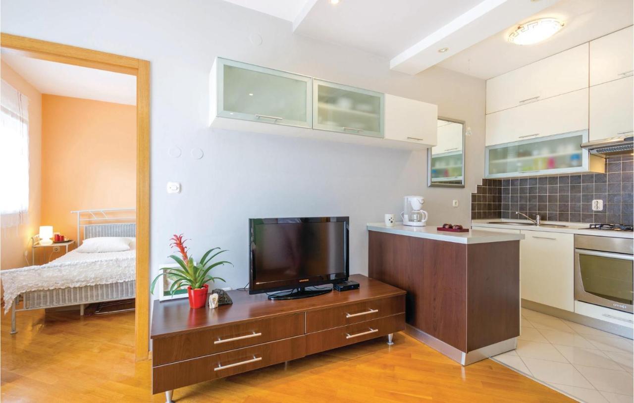 1 Bedroom Amazing Apartment In Rijeka Bagian luar foto